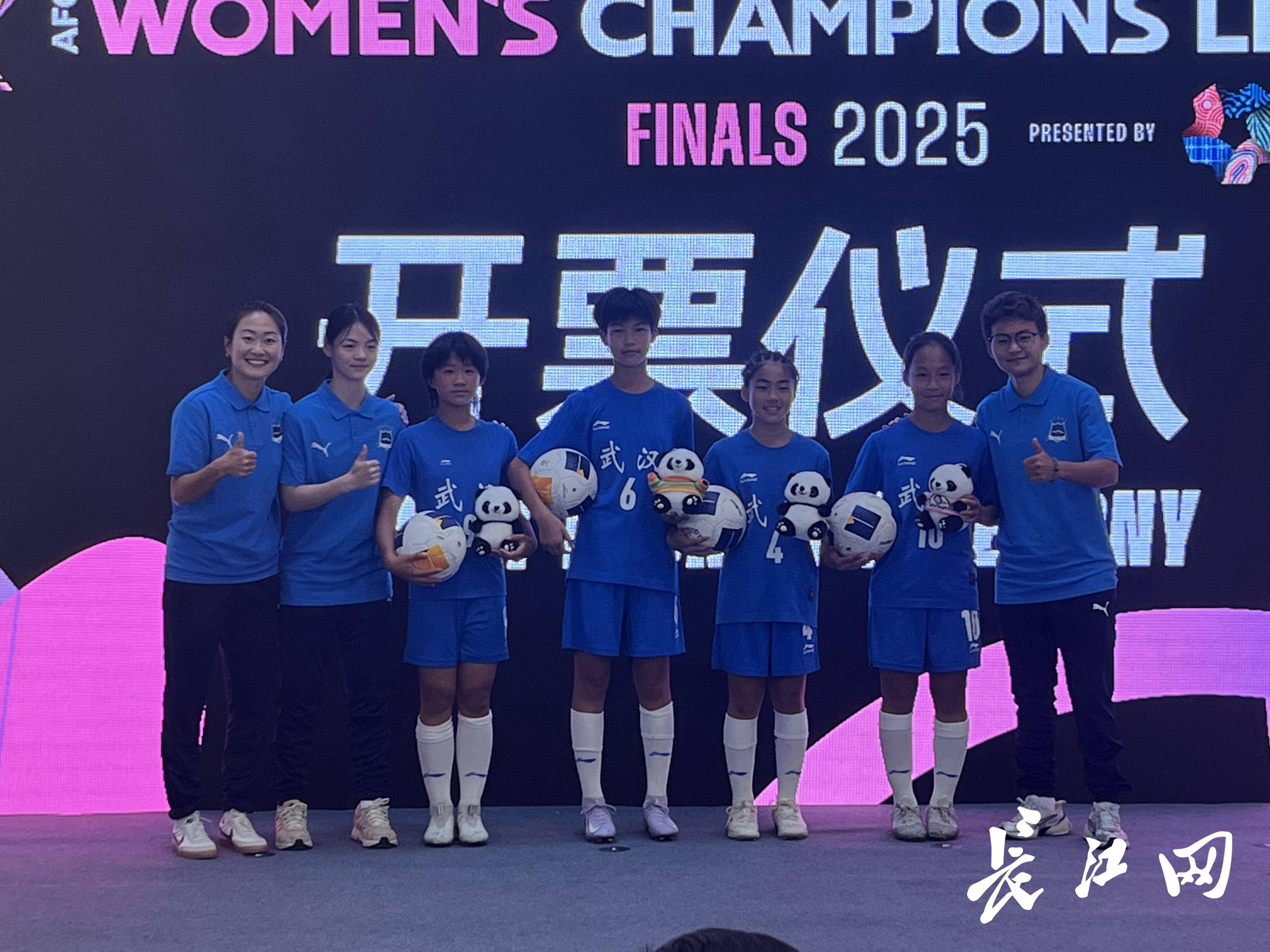 联赛首秀：女足新晋选手踢出风采
